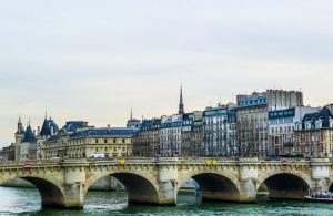 À la recherche d’un chauffeur privé pour vos déplacements en Île-de-France ? Voyagez différemment avec Transport Club.