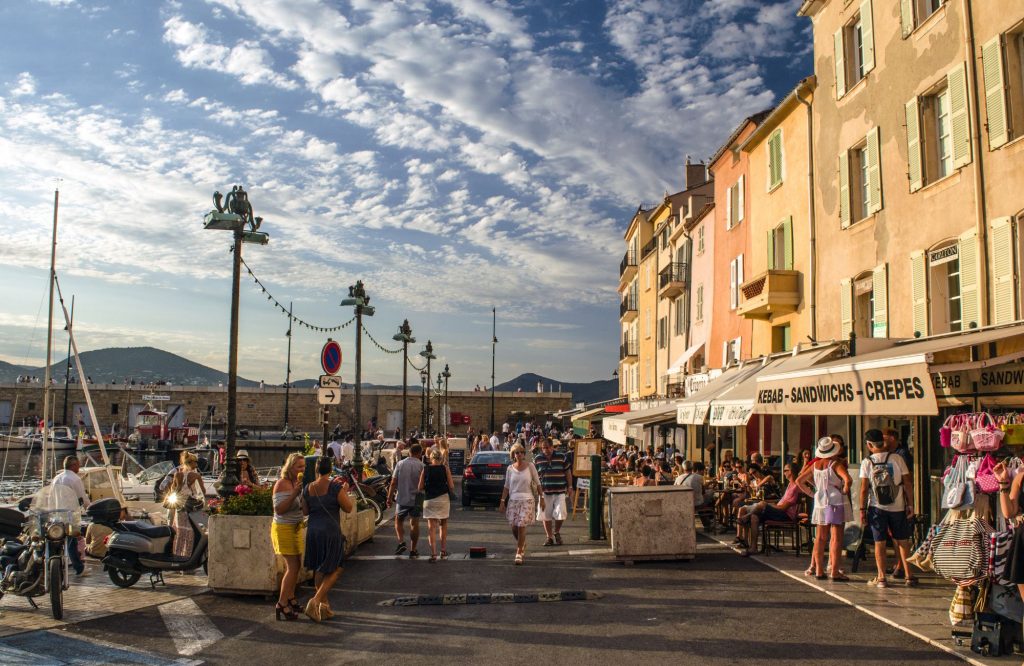 Gagnez du temps, évitez les imprévus et déplacez-vous dans les meilleures conditions avec Transport Club avec chauffeur privé à Saint-Tropez.