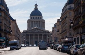 Vous cherchez un chauffeur privé à Paris 15 ? Un chauffeur privé de Transport Club vous emmène là où vous devez aller, à l’heure, tranquillement.