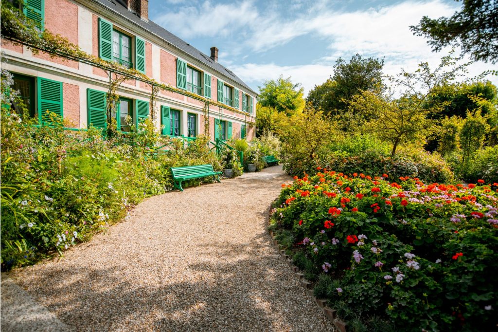 Notre service de chauffeur privé à Giverny est réservé à ceux qui veulent voyager confortablement, avec une excellente prise en charge.